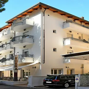 Edera - In Pieno Centro A Pochi Passi Dal Mare Riccione